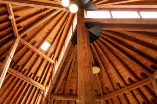 丸森フォレストラウンジの天井
