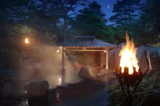 夜の露天風呂「篝火の湯」