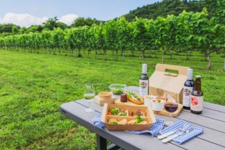 ブドウ畑を眺めながら楽しめる秋保ワイナリーのランチボックス